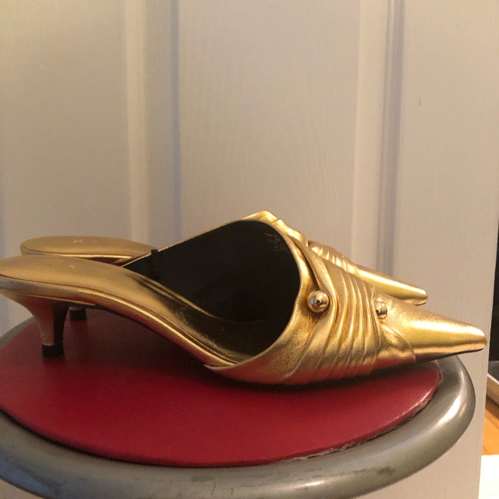 ZARA gold leather mules, kitten heel, pointy toe Size 8 brand new, never worn
